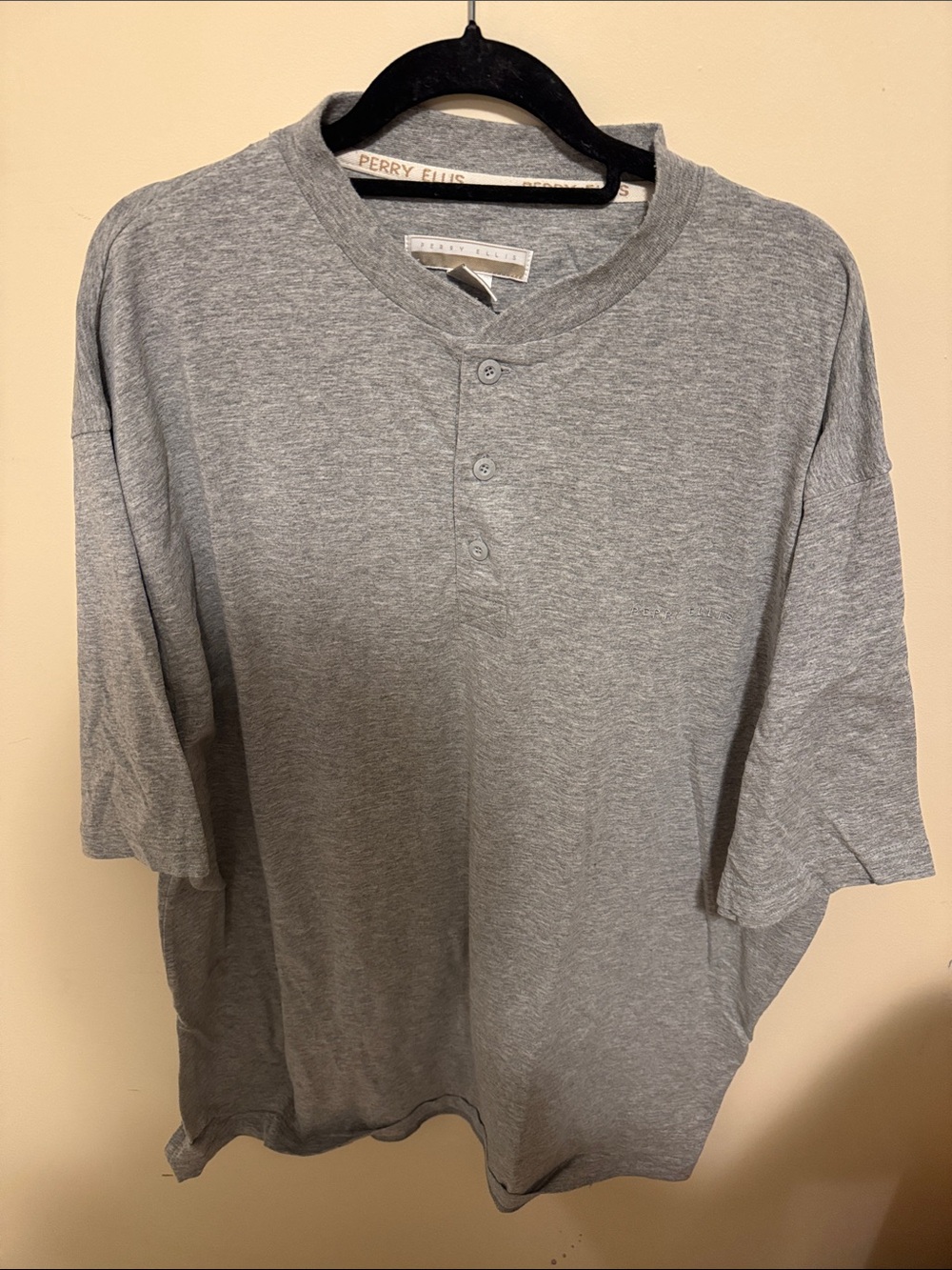 Perry Ellis Men's Light Gray Short-Sleeve Henley